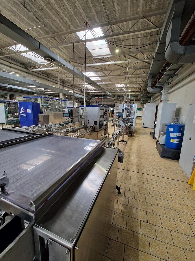 Used USED SIG CFA 406 FILLING LINE FOR SALE