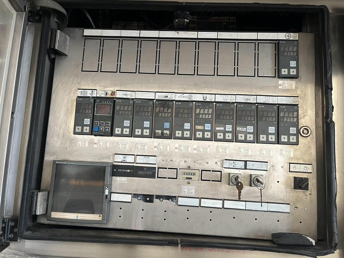 Used USED TETRA PAK TBA 19 250ML BASE 20v FILLING LINE
