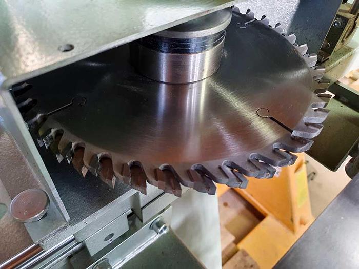 Used 2007 Graule  GRAULE end milling machines type AKF 6/250