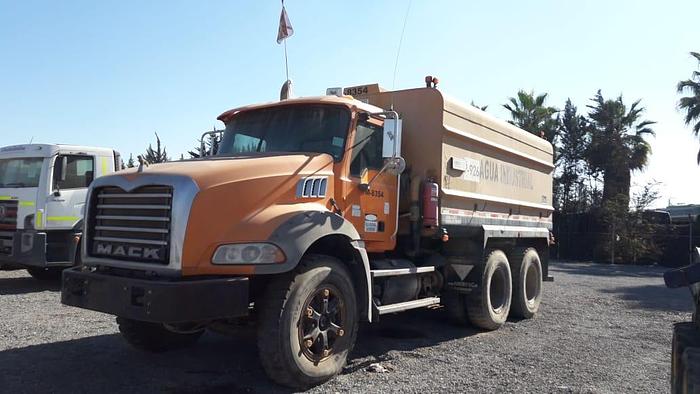 2011 MACK GRANITE GU813