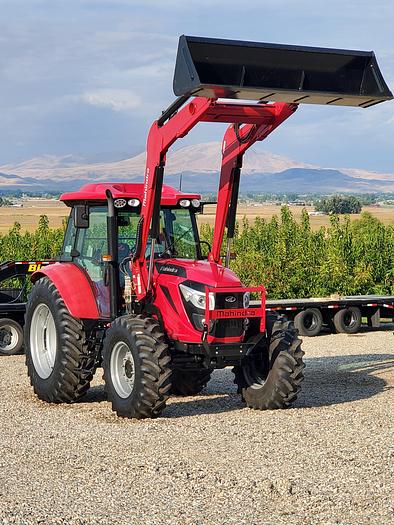 125 hp Mahindra 9125S Tractor w/ Loader ** 4 hrs - Never Used **