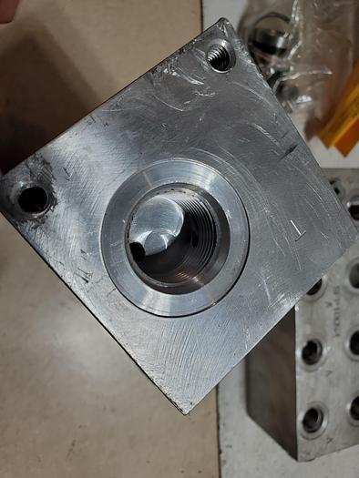 Used SFP10054 hydraulic directional control valve manifold (BRD1)