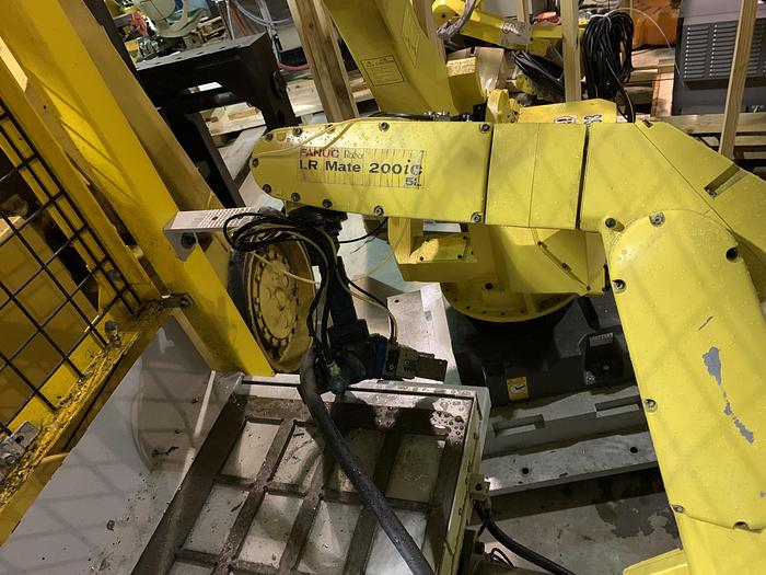 Used FANUC LR MATE 200iC/5L 6 AXIS CNC ROBOT WITH R30iA CONTROLLER