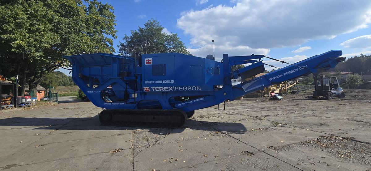 Used 2001 Terex Pegson Metrotrak 900 x 600