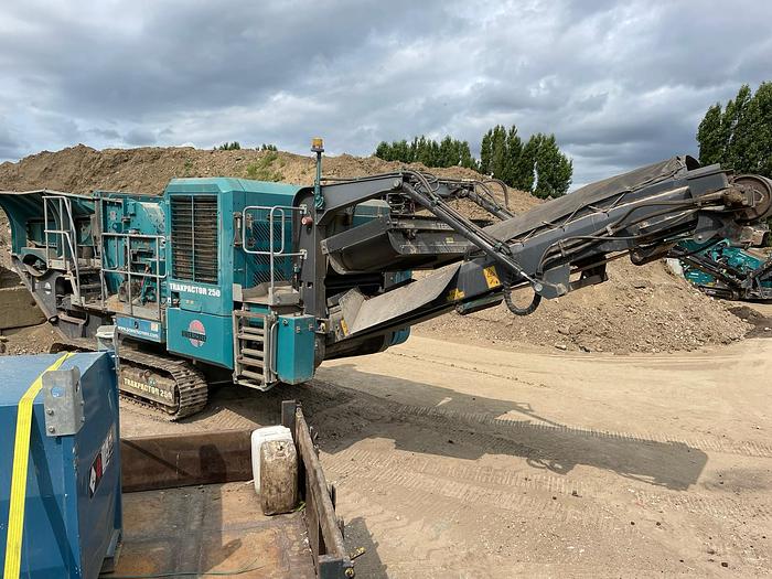 Used Powerscreen Trackpactor 250