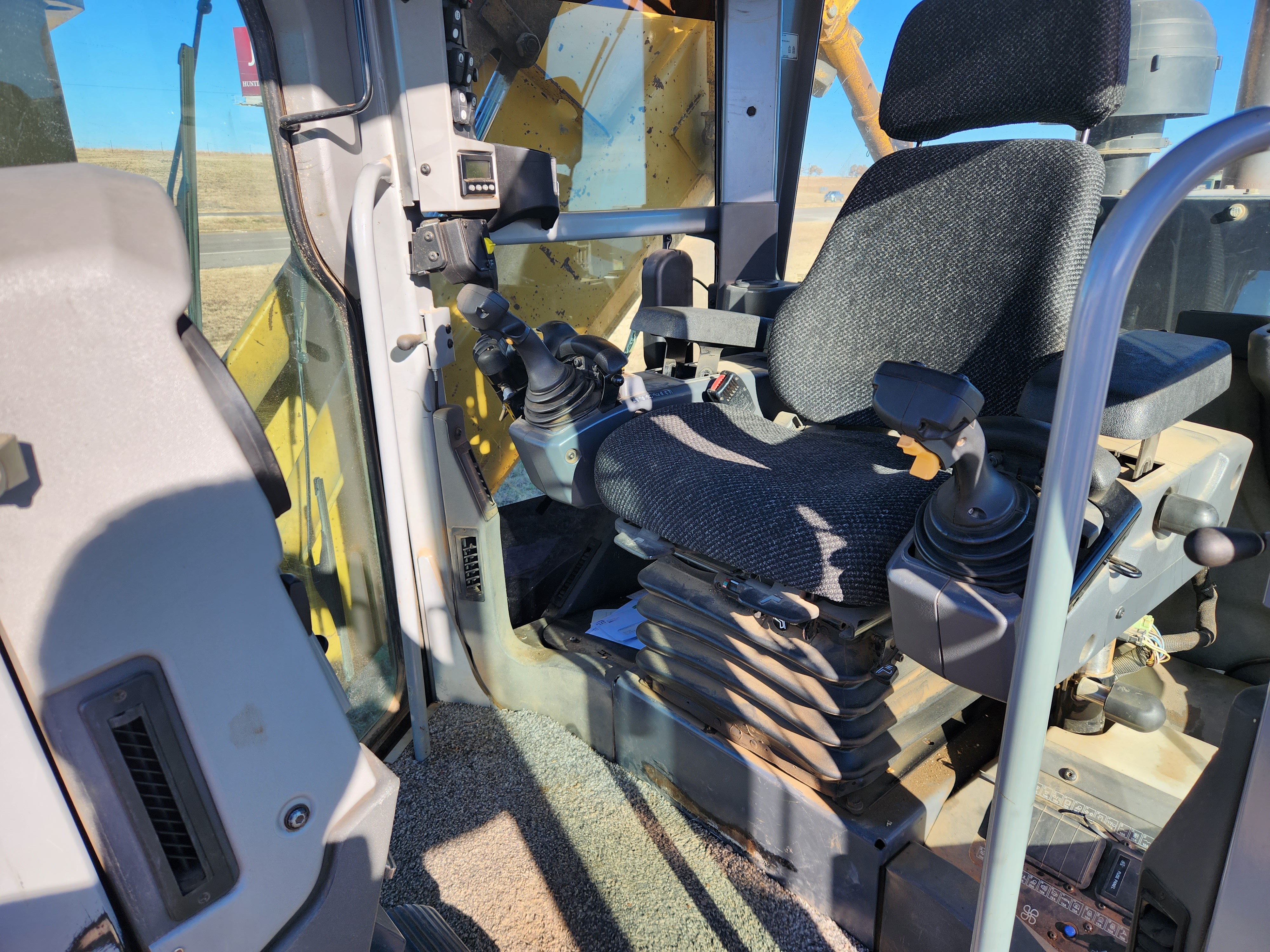 Used 2010 Caterpillar 160M with 14' board and removable snow wing