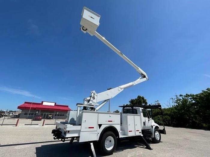 Used ALTEC AA755L 60FT MATERIAL HNDLER 2 MAN BUCKET ON 2006 INTERNATIONAL4300 BOOM TRUCK