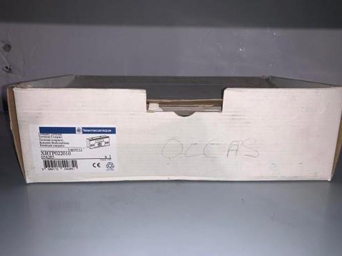 Używane TELEMECANIQUE MAGELIS XBT P022010 ( XBTP022010 )