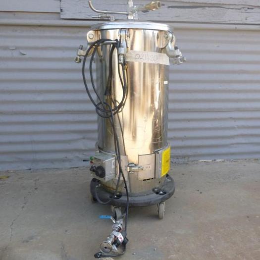 Used Tank, 15 Gallon, S/st, 110 PSI, 14" X 26.5", Binks, B #C744051