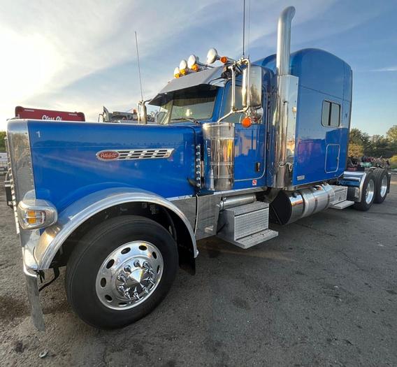 Used 2022 PETERBILT 389