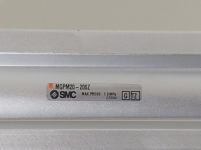 Kompaktzylinder mit 2 Führungsstangen, MGPM20-200Z, SMC neu