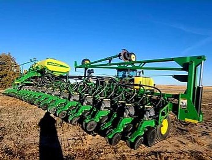 Used 2011 John Deere DB60 Planter - 47 Row 15