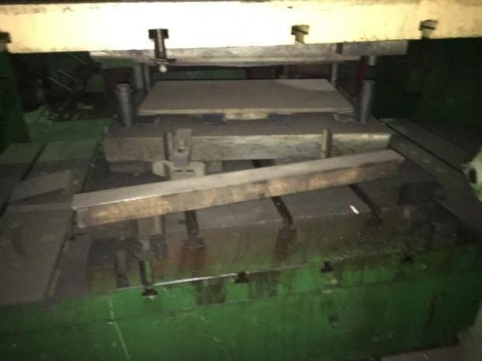 Used 1990 Ravne DE315 (2500x1400) Double crankshaft mechanical press