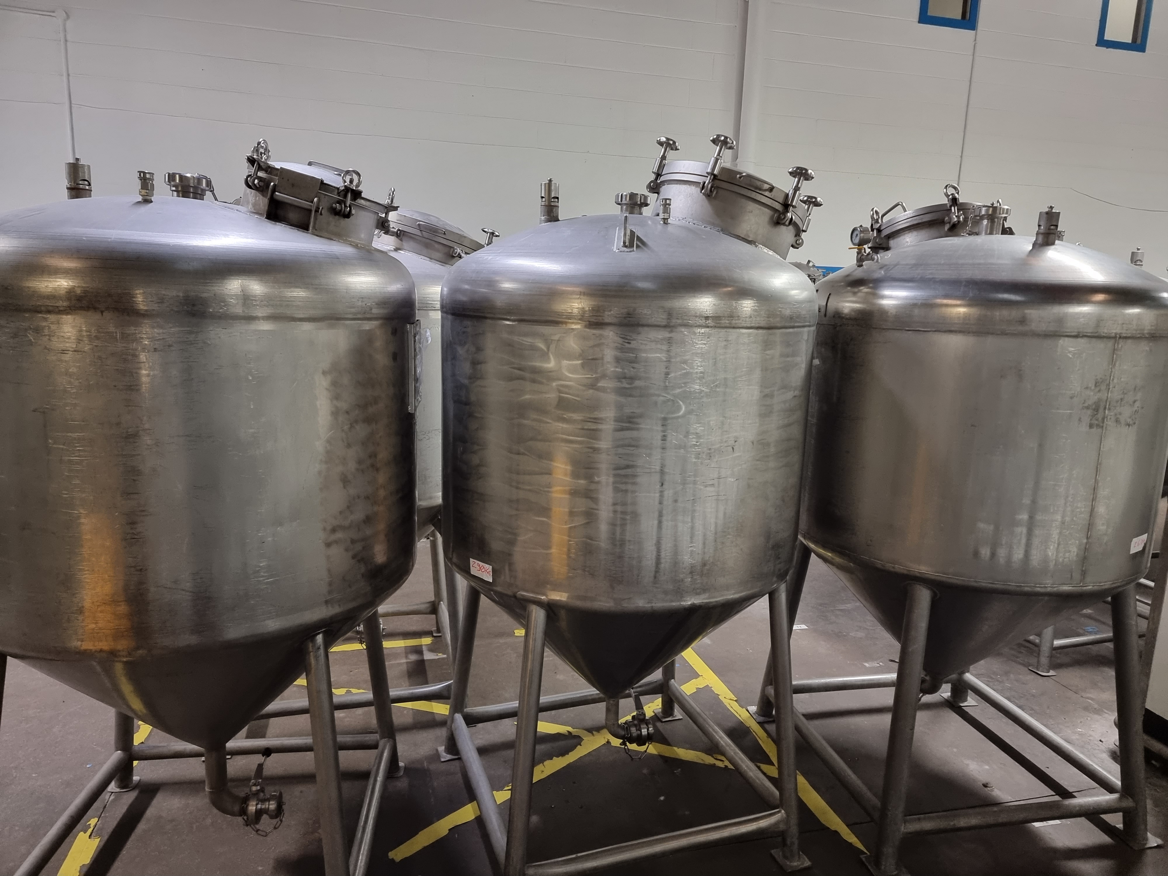 Used 1370Litre / 361 Gallon Stainless Steel Tanks 316L (40+ tanks)