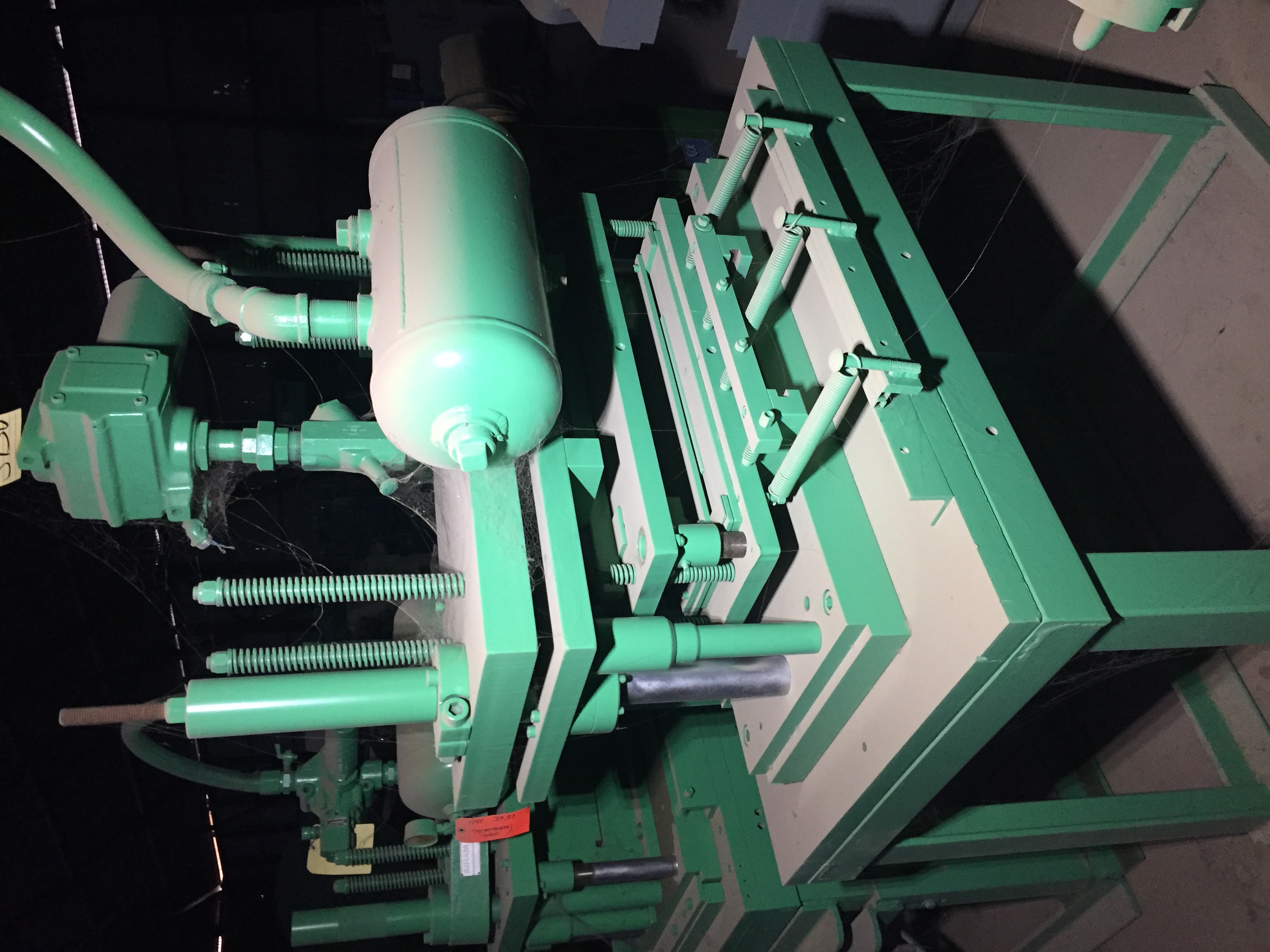 Used Airam 2 Post Cut-Off Press