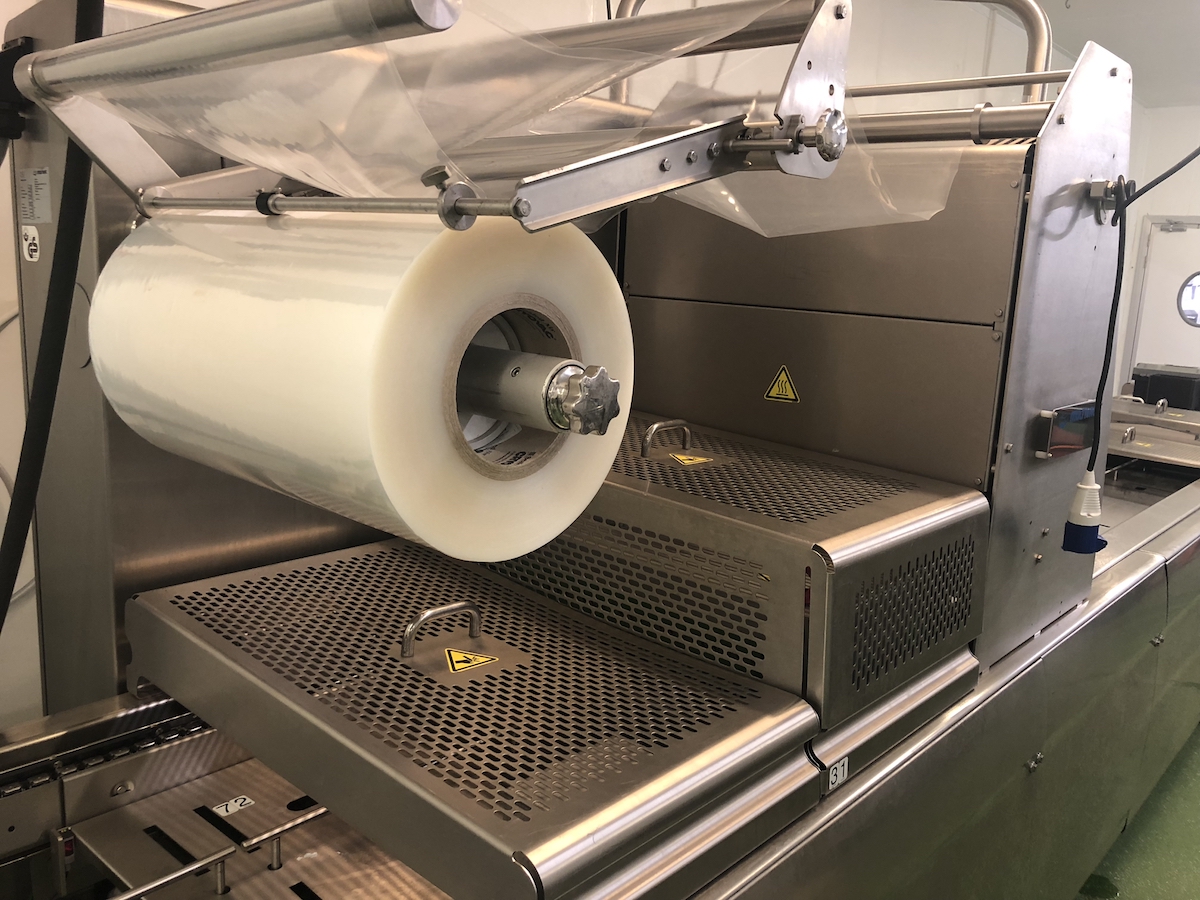 Used Multivac R275mf skin-pack thermoformer with automatic labelling machine