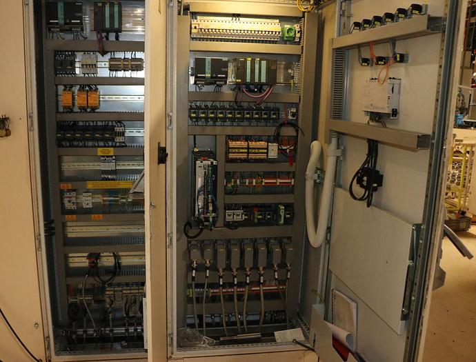 Used TWIN ROBOT WELDING CELL SEVERT-OTC 