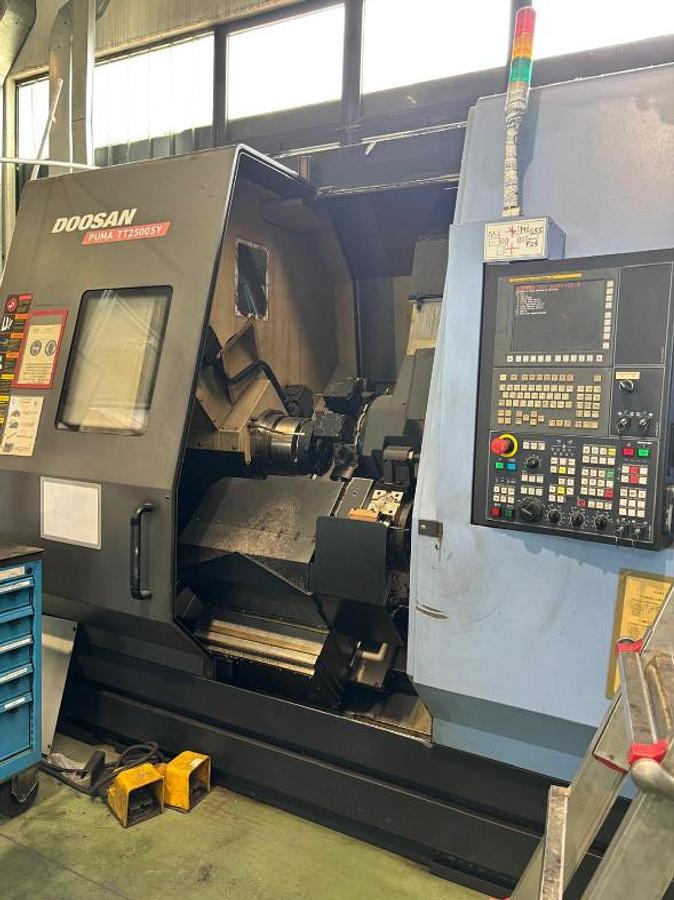 Used CNC LATHE DOOSAN PUMA TT2500SY TURNING AND MILLING CENTRE WITH TOOLS AND ACCESSORIESS