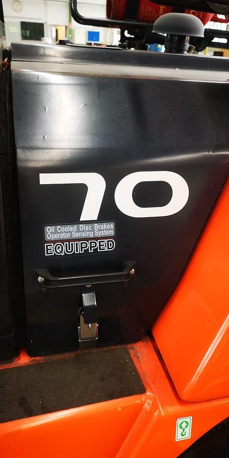 Used FORKLIFT  DOOSAN 7.0T GAS POWERED  ONLY 550 HOURS 