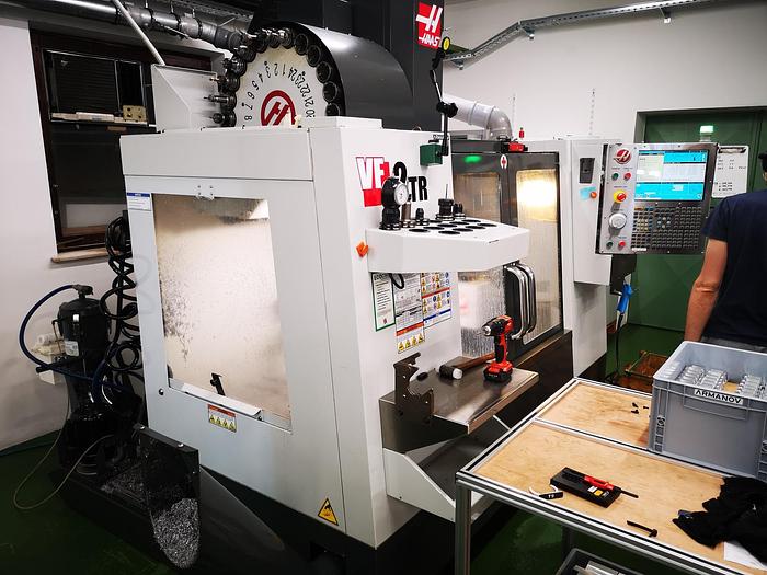 Used VERTICAL MACHINING CENTER HAAS VF2 TR - WITH COOLING TROUGH SPINDLE