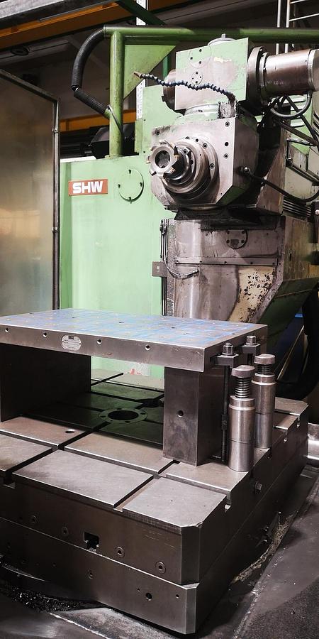 Used Technical data  Travel distances • X-axis (rotary table): 1,500 mm • Y-axis (vertical spindle): 1,300 mm • Z-axis (horizontal spindle): 750 mm  Control • CNC control: Control conversion to Heidenhain TNC 355 Conversion to Heidenhain TNC 415 possible  Automatic swivel head  (Switch between horizontal and vertical machining) Quill 120 mm Milling spindle holder SK 50 Speed 2,500 rpm  Year of manufacture 1994 • 2016 – General overhaul  Stepless NC rotary table • Rückle PKTF 55 • Clamping surface: 1500 x 1250 mm  Translated with DeepL.com (free version)