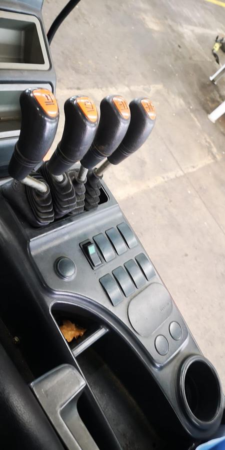 Used FORKLIFT  DOOSAN 7.0T GAS POWERED  ONLY 550 HOURS 