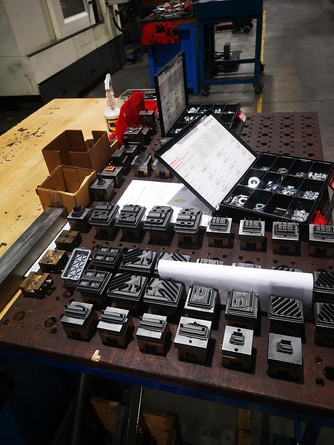 Used 5 AXIS - SPARK EROSION OPS INGERSOLL GANTRY 800 ADAMPT MAT 05 -2009