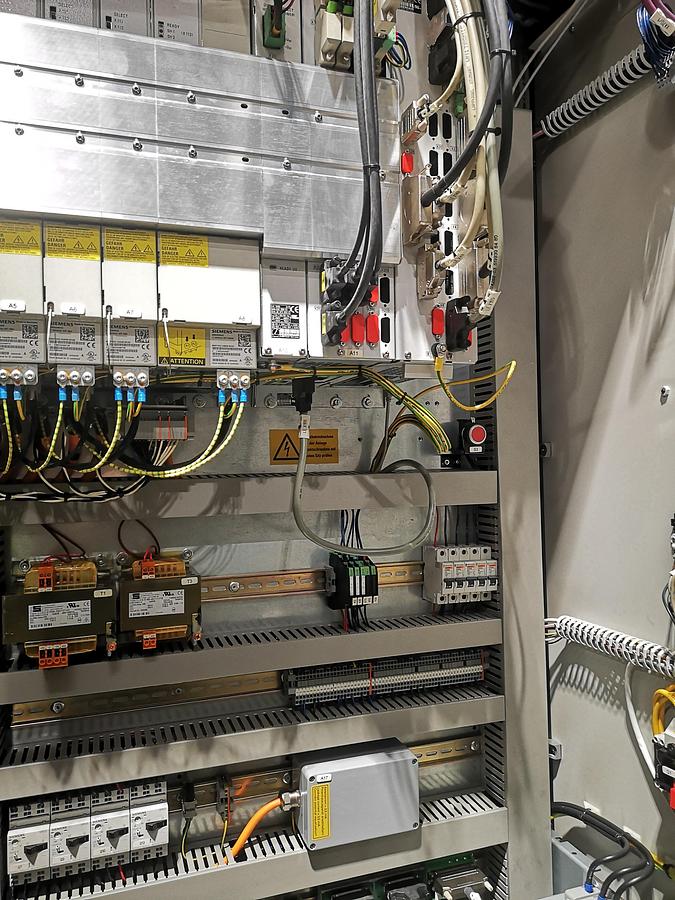 Used CNC 5 AXIS MILLING - HERMLE C40U-2009-WITH FULL TOOLS ACCESSORIESS