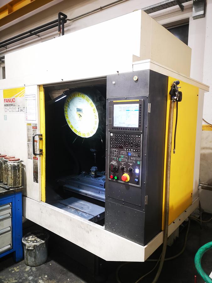 Used  CNC FANUC ROBODRILL ALPHA -D21L iB5