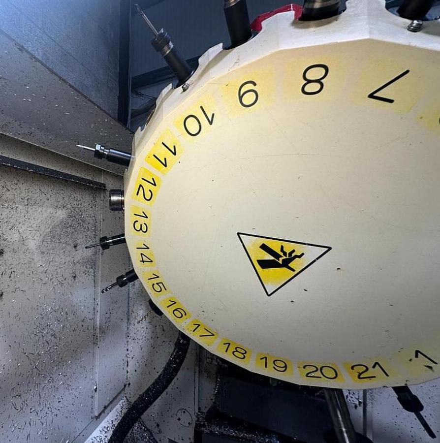 Used CNC Fanuc Robodrill T21iE 5-Axis Vertical Machining Centre – 2007 T21iE 5-Axis