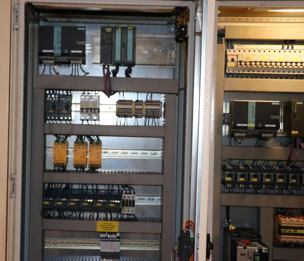 Used TWIN ROBOT WELDING CELL SEVERT-OTC 