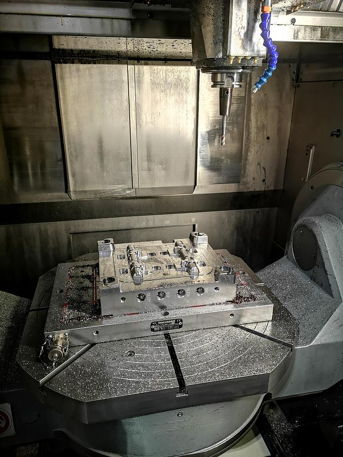 Used CNC 5 AXIS MILLING - HERMLE C40U-2009-WITH FULL TOOLS ACCESSORIESS