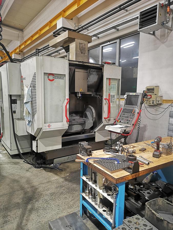 Used CNC 5 AXIS MILLING - HERMLE C40U-2009-WITH FULL TOOLS ACCESSORIESS