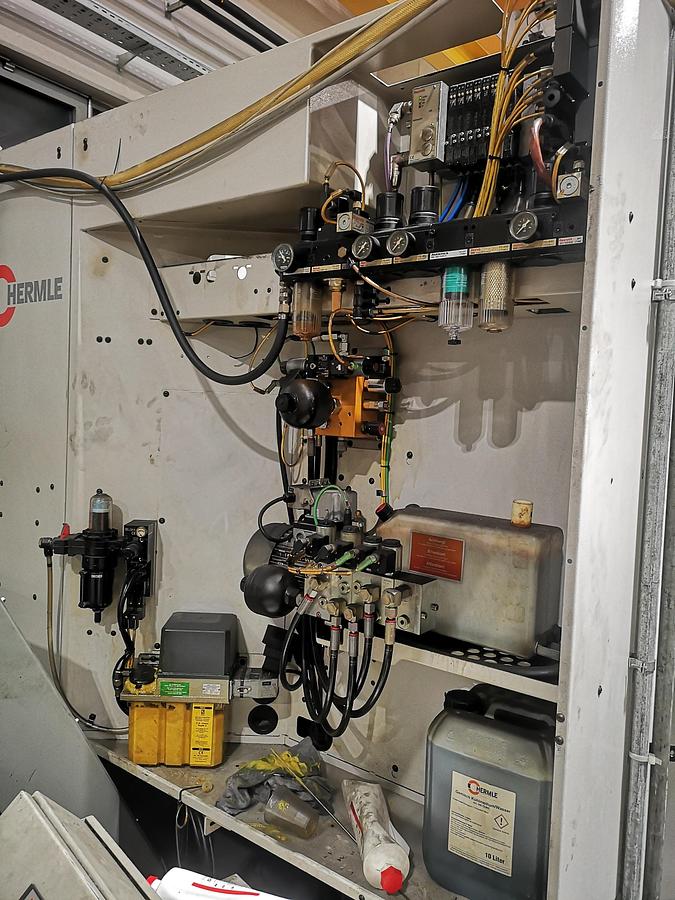 Used CNC 5 AXIS MILLING - HERMLE C40U-2009-WITH FULL TOOLS ACCESSORIESS