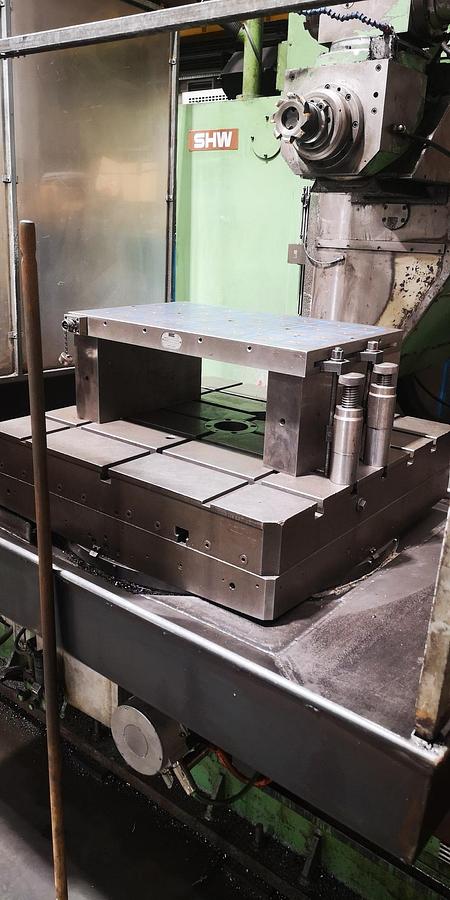 Used Technical data  Travel distances • X-axis (rotary table): 1,500 mm • Y-axis (vertical spindle): 1,300 mm • Z-axis (horizontal spindle): 750 mm  Control • CNC control: Control conversion to Heidenhain TNC 355 Conversion to Heidenhain TNC 415 possible  Automatic swivel head  (Switch between horizontal and vertical machining) Quill 120 mm Milling spindle holder SK 50 Speed 2,500 rpm  Year of manufacture 1994 • 2016 – General overhaul  Stepless NC rotary table • Rückle PKTF 55 • Clamping surface: 1500 x 1250 mm  Translated with DeepL.com (free version)