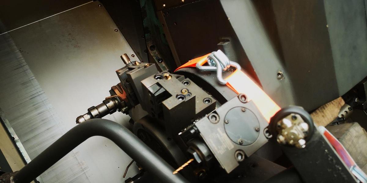 Used CNC LATHE DOOSAN PUMA TT2500SY TURNING AND MILLING CENTRE WITH TOOLS AND ACCESSORIESS