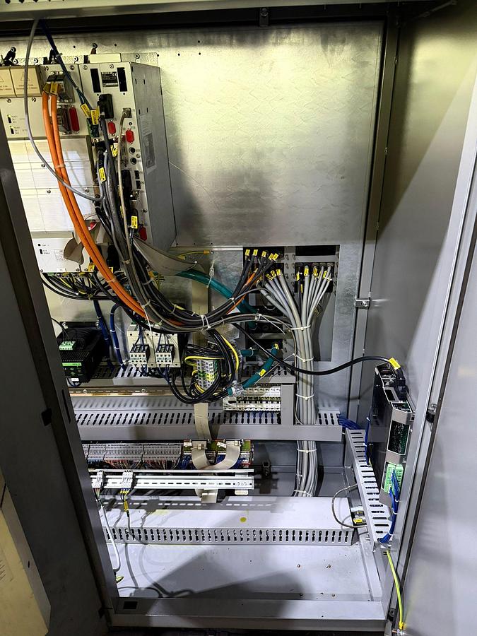 Used CNC TOOL MILLING -DMU80T-4 AXES  WITH FULL TOOLINGS ACCESSORIESS 