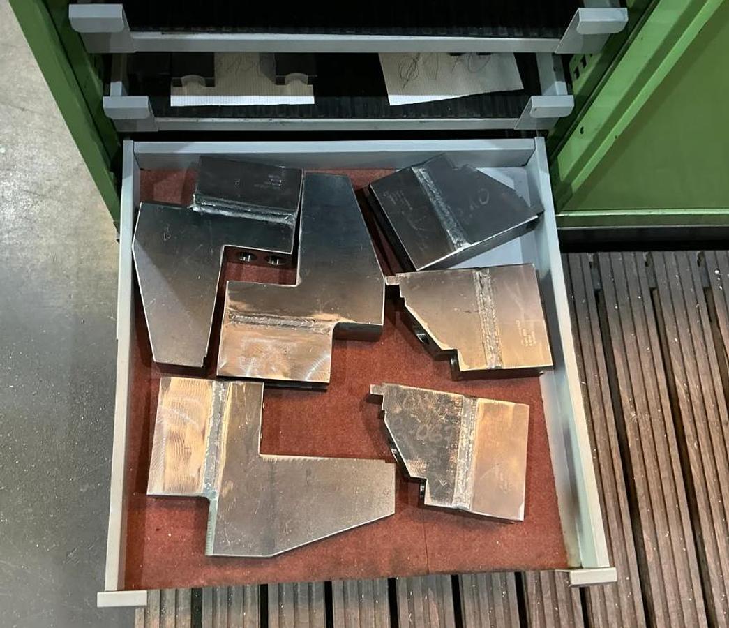 Used MAZAK CT 4500M TURNING AND MILLING CENTRE WITH TOOLS AND ACCESSORIESS -LOW HOURS