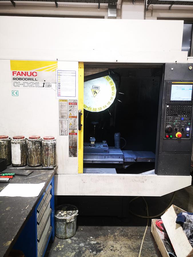 Used  CNC FANUC ROBODRILL ALPHA -D21L iB5