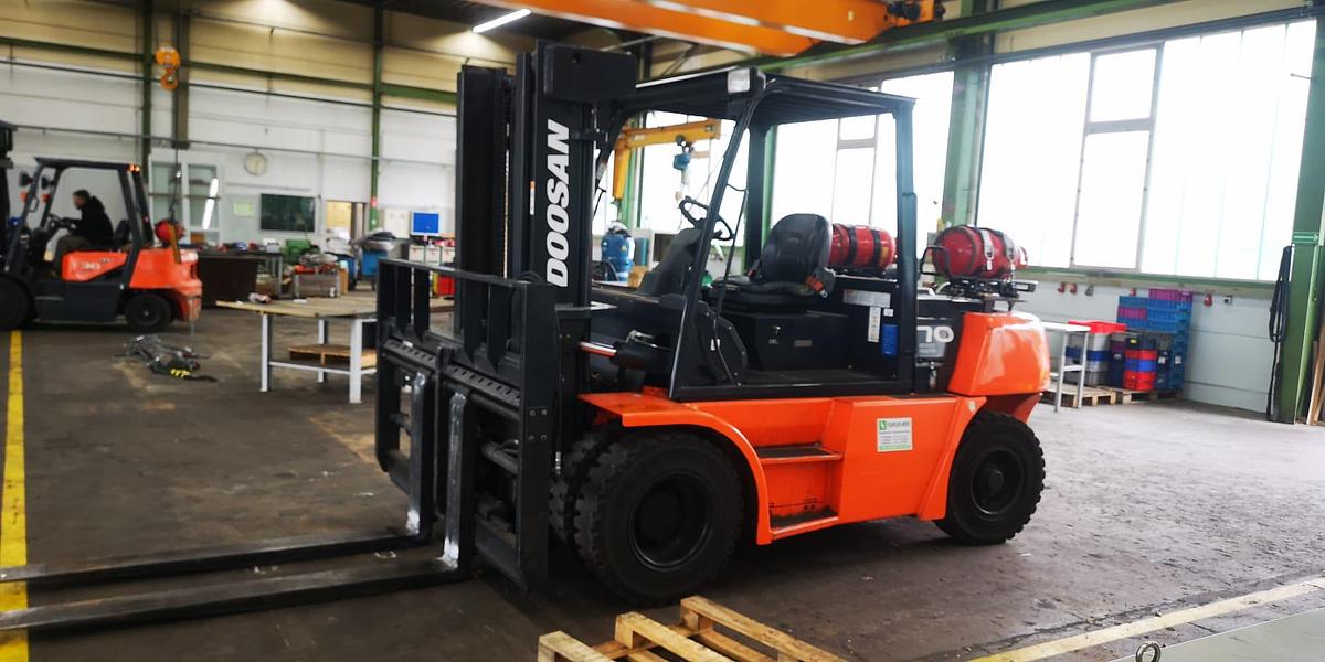 Used FORKLIFT  DOOSAN 7.0T GAS POWERED  ONLY 550 HOURS 