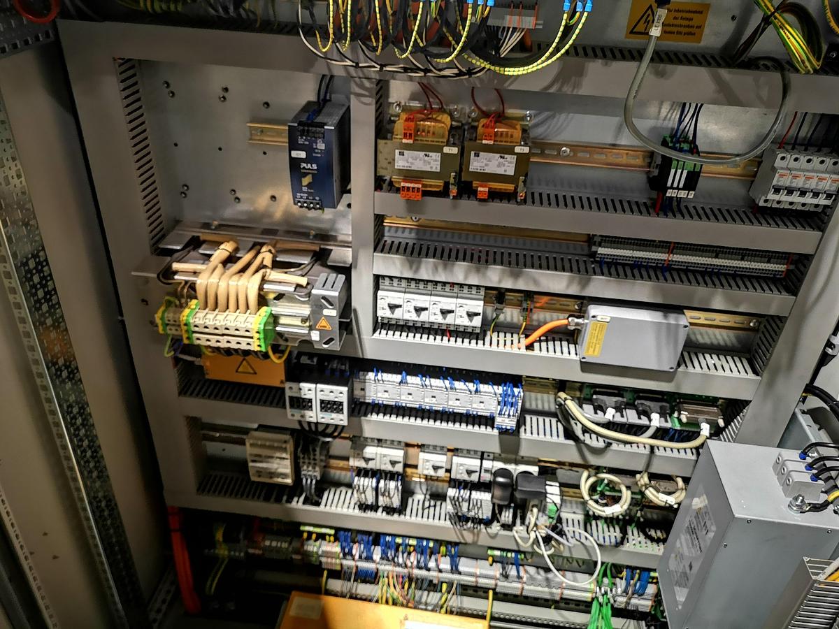 Used CNC 5 AXIS MILLING - HERMLE C40U-2009-WITH FULL TOOLS ACCESSORIESS