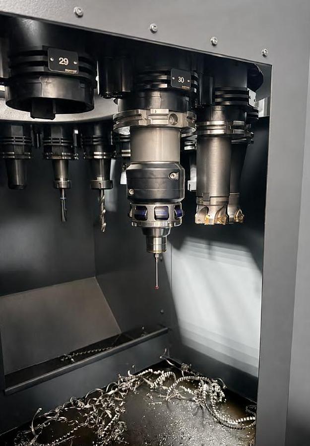 Used USED CNC DMF260/11 WITH TOOLS AND ACCESSORIESS