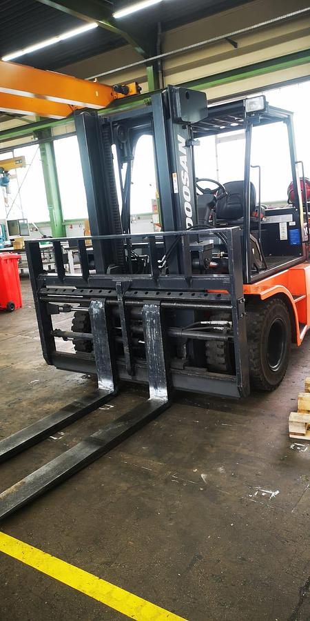 Used FORKLIFT  DOOSAN 7.0T GAS POWERED  ONLY 550 HOURS 