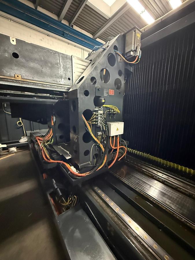 Used DMG-DMF 360/11 5 AXIS /SIEMENS 18.000 + ADDITIONAL 6TH AXIS FOR HORIZONTAL TURNING LEHMANN
