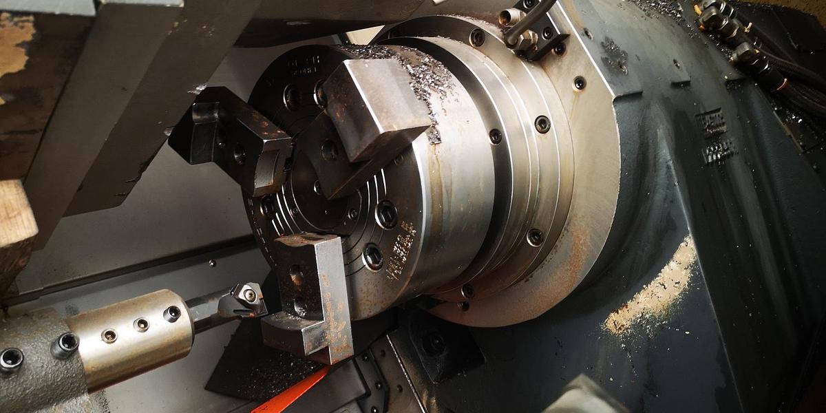 Used CNC LATHE DOOSAN PUMA TT2500SY TURNING AND MILLING CENTRE WITH TOOLS AND ACCESSORIESS