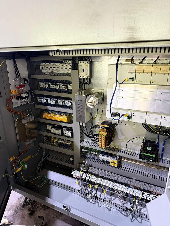 Used CNC TOOL MILLING -DMU80T-4 AXES  WITH FULL TOOLINGS ACCESSORIESS 