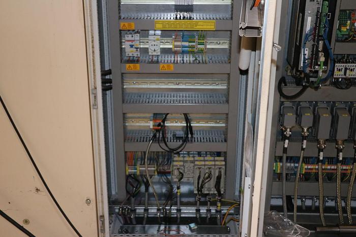 Used TWIN ROBOT WELDING CELL SEVERT-OTC 