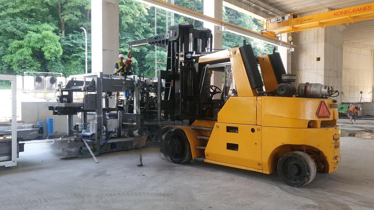 Used FORKLIFT 25 TON - MORA
