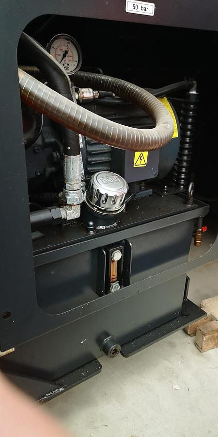 Used CNC LATHE DOOSAN PUMA TT2500SY TURNING AND MILLING CENTRE WITH TOOLS AND ACCESSORIESS