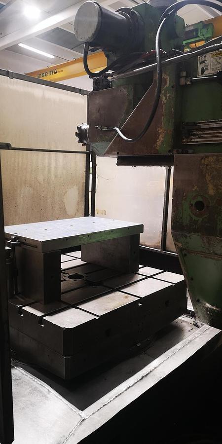Used Technical data  Travel distances • X-axis (rotary table): 1,500 mm • Y-axis (vertical spindle): 1,300 mm • Z-axis (horizontal spindle): 750 mm  Control • CNC control: Control conversion to Heidenhain TNC 355 Conversion to Heidenhain TNC 415 possible  Automatic swivel head  (Switch between horizontal and vertical machining) Quill 120 mm Milling spindle holder SK 50 Speed 2,500 rpm  Year of manufacture 1994 • 2016 – General overhaul  Stepless NC rotary table • Rückle PKTF 55 • Clamping surface: 1500 x 1250 mm  Translated with DeepL.com (free version)